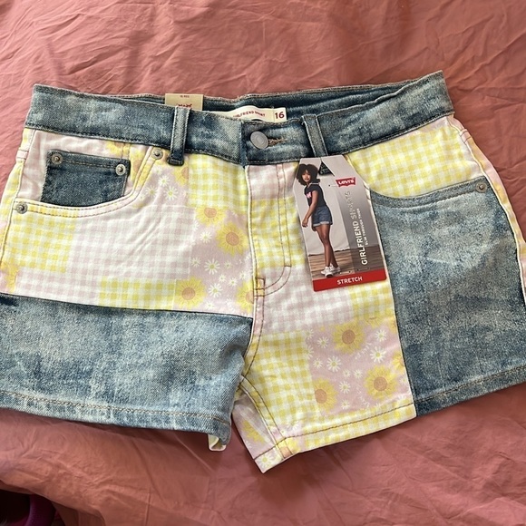 Levi's® Kids

Girlfriend Fit Shorty Shorts size 16 - Picture 3 of 5